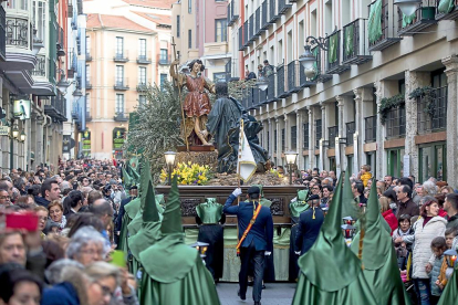 Procesión del Santísimo Rosario del Dolor con el paso 'La oración del huerto' en una imagen de 2023