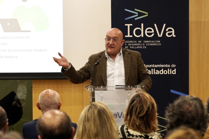 El alcalde de Valladolid, Jesús Julio Carnero, presenta el programa 'Valladolid Consolida'. ICAL