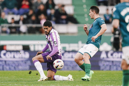 Oliveira, rodilla en tierra en su debut como jugador blanquivioleta.