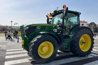 Tractorada en Valladolid concentrada en el paseo de Filipinos