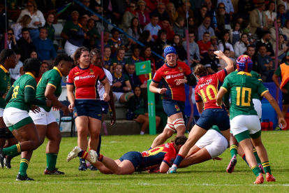 El equipo nacional femenino de rugby XV se enfrenta a Sudáfrica en partido preparatorio para el próximo Campeonato de Europa.