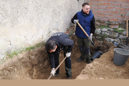 Valladolid. 02/04/24. Cementerio de Mojados. Excavación de una fosa para encontrar los restos Pedro de la Calle, el pastor socialista fusilado por unos falangistas. PHOTOGENIC.