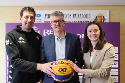 . Presentación de las dos nuevas secciones de 3x3 del Real Valladolid Baloncesto con Sergio de la fuente y Celia García como capitanes.