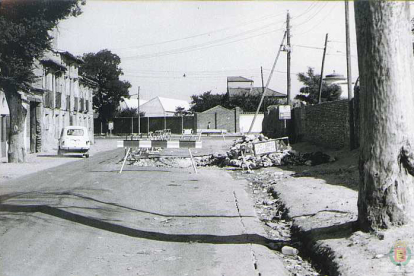 Trabajos de pavimentación en el Paseo Farnesio en 1970