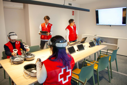 Voluntarios del espacio de innovación 'Innoveas' de Cruz Roja Valladolid