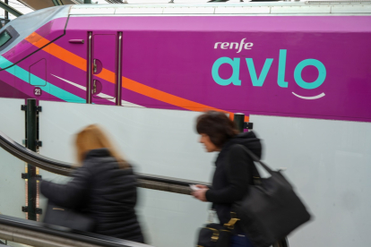 VALLADOLID. 08/04/2024. Imágenes de la salida del primer tren de Renfe AVLO en la estación de Campo Grande de Valladolid. PHOTOGENIC/E. GARCIA.