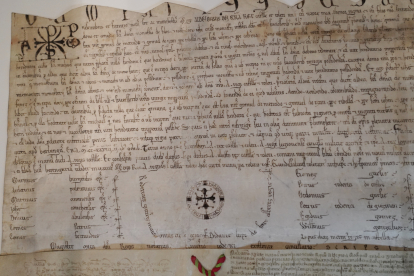 Un documento de la exposición 'El documento medieval en la cancillería de Alfonso X'