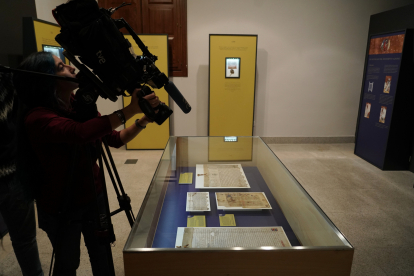 Un documento de la exposición 'El documento medieval en la cancillería de Alfonso X'