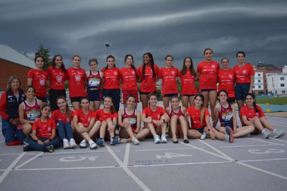 Equipo femenino del Club Atletismo Valladolid.