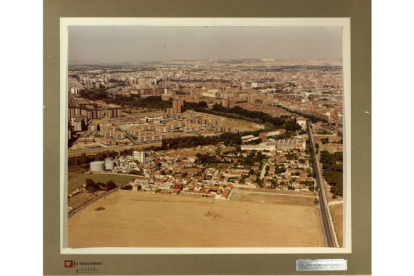 Panorámica del barrio Arturo Eyries al otro lado del río en 1982