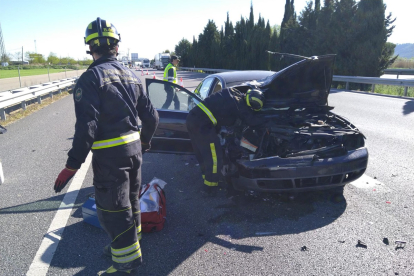 Estado del coche después del accidente en la A-62 en Cabezón