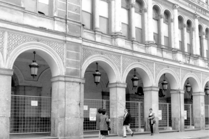 Vista del teatro Calderón de la calle Angustias de Valladolid en 1995