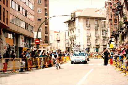 Etapa contrarreloj de la Vuelta Ciclista a España  a su paso por la calle Angustias en 1994