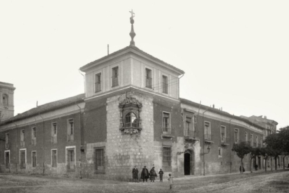 El Palacio de Pimentel de la calle Angustias en 1910