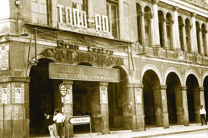 Fachada del Teatro Calderón en la calle Angustias