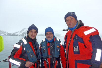 Thibauld Béjard, José Abel Flores y Andrés S. Rigual durante la expedición.