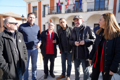 De izquierda a derecha, Faustino Temprano, Óscar Puente, Luis Alonso Laguna, Vicente Andrés, Unai Sordo y Virginia Barcones