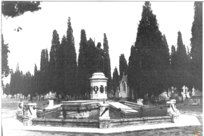 Vista del Panteón de los Vallisoletanos Ilustres del Cementerio del Carmen antuguamente