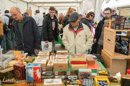 Feria del coleccionismo en la Plaza de Portugalete (Valladolid).