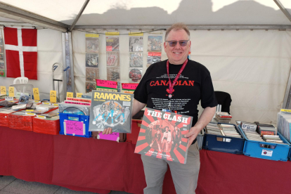 Willy de la tienda Love Music ubicada en Glasgow en la Feria Internacional del Disco