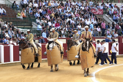 Corrida de toros en la plaza del coso de Zorrilla