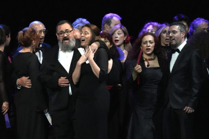 Ensayo general de la gala de zarzuela por el 25 aniversario de la reapertura del teatro Calderón.