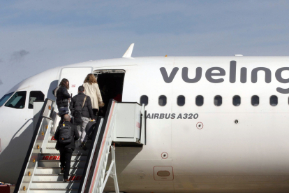 Salida del primer vuelo de Vueling desde el aeropuerto de Villanubla a Barcelona en 2013