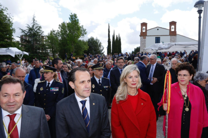 El presidente de la Diputación de Valladolid, Conrado Íscar, y la concejala de Educación y Cultura de Valladolid, Irene Carvajal, en la romería de San Isidro.