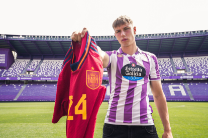 El blanquivioleta Arnu en Zorrilla con la camiseta de la selección española Sub-17.