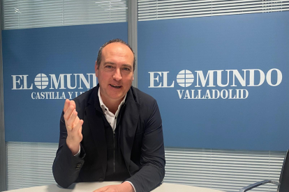 Servando Revuelta, presidente de la Asobal en la redacción de Diario de Valladolid-El Mundo