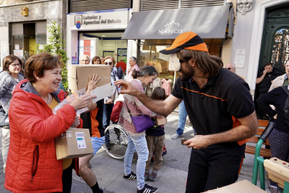 Espectáculo Paquets de la compañía Toti Toronell dentro de la 25 edición del Festival Internacional de Teatro y Artes de Calle