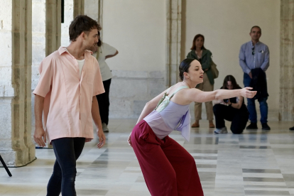 Actuación de Taiat Dansa en el Museo Patio Herreriano con su obra 'Entrée a dos'.