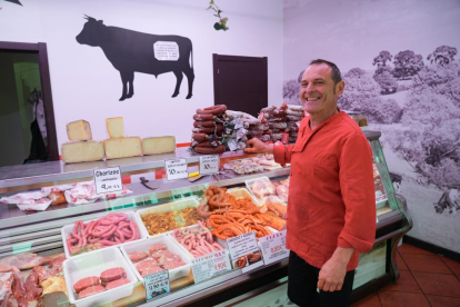José Alberto Luis, dueño de la carnicería 'José' en el número 2
