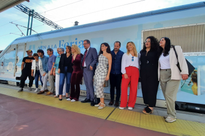 El segundo Tren de la Cultura de Renfe y sus 11 escritoras y escritores llegan a Valladolid
