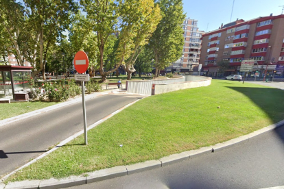 Acceso para vehículos del parking subterráneo de la plaza Circular.