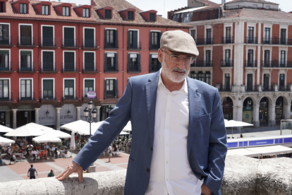 El escritor Fernando Aramburu participa en la 57 Feria del Libro de Valladolid