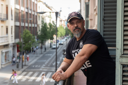 El escritor vallisoletano Premio Nadal de Novela, César Pérez Gellida, durante un encuentro literario de la Feria del Libro