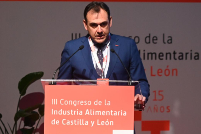 Imagen de archivo del presidente de Vitartis, Santiago Miguel Casado, durante la inauguración del III Congreso de la Industria Alimentaria de Castilla y León.