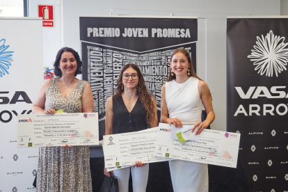 Entrega del Premio Joven Promesa a Nayara Pineda, María Viciosa y Daniel Martín