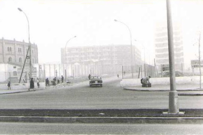 Vista de la calle Domingo Martínez desde el Paseo Zorrilla en los 70 con solares sin edificar y la plaza de Toros a la izquierda