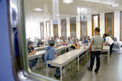 Alumnos en una de las clases del Campus María Zambrano de la Universidad de Valladolid.