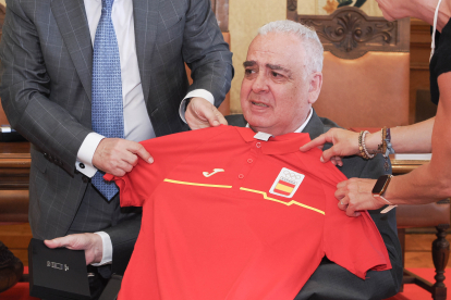 Paco de la Criolla con la camiseta del equipo olímpico español