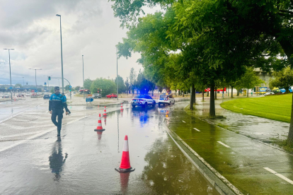 Balsas de agua en la Avenida Mundial 82 debido a la tormenta