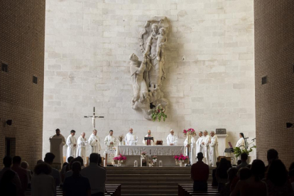 La primera misa de Diego Lorenzo (O.P.) en la Iglesia del Colegio de Nuestra Señora del Rosario (Valladolid).