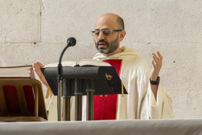 La primera misa de Diego Lorenzo (O.P.) en la Iglesia del Colegio de Nuestra Señora del Rosario (Valladolid).