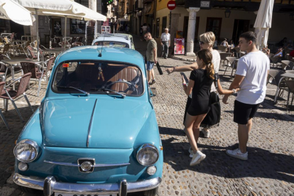 Concentracion de Seat 600 en Valladolid