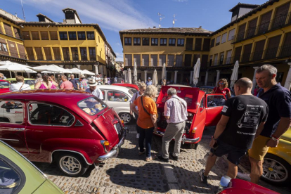 Concentracion de Seat 600 en Valladolid