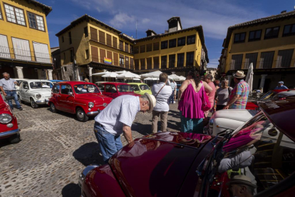 Concentracion de Seat 600 en Valladolid