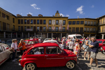 Concentracion de Seat 600 en Valladolid