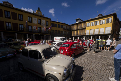 Concentracion de Seat 600 en Valladolid